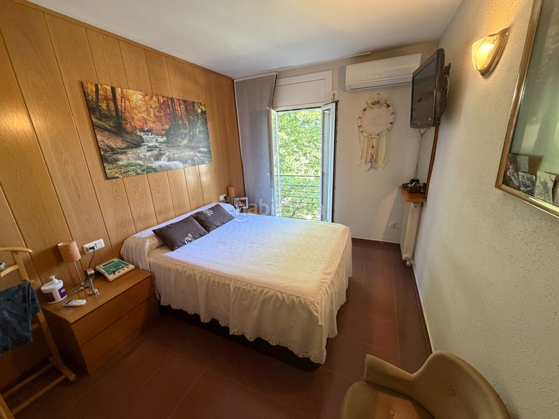 Foto a4055d2d-2792-4390-b50b-4347fe86c124. Casa adossada amb calefacció aparcament a Olot