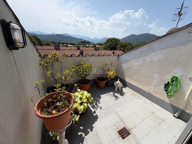 Foto c9200dea-0cdf-4e90-8006-052f4d66e2e8. Casa adossada amb calefacció aparcament a Olot