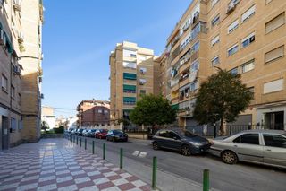 Planta baja en Barrio de Zaid�n. Tu pr�ximo hogar en calle carmen de icaza a 10 minutos de la par