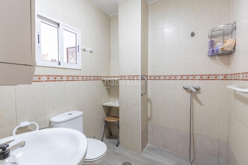 Foto d1dbb244-8f84-4717-9fd3-87e242f07d00. Casa adossada amb aparcament a Atarfe
