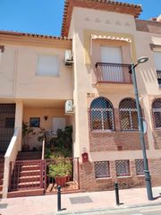 Affitto Casa a schiera in Avda. De los Ogíjares. Bonita casa en alquiler en armilla