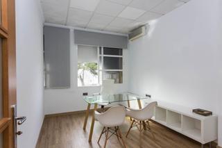 Office space in Plaza de Toros - Ayuntamiento. Oficina en calle valdés luminosidad y prestigio