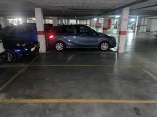 Autoparkplatz in Crevillet. Plaza de aparcamiento en la avenida del ejercito