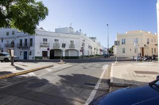 Local Comercial en Plaza de Toros - Ayuntamiento. Local comercial junto a la plaza de toros y centro de salud