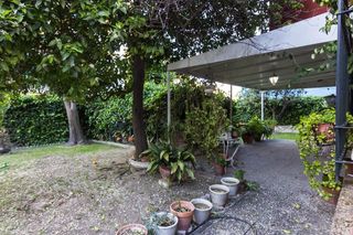 Chalet en Crevillet. Chalet independiente con jardín en excelente ubicación junto a p