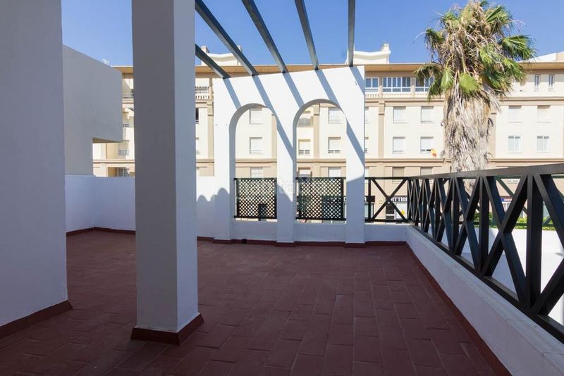 Foto 44f97a50-463e-492c-b9ea-43e481837b4f. Casa adossada amb aparcament a Crevillet Puerto de Santa María (El)