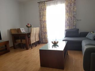 Appartement à Carretera de Sanlúcar - Sudamérica. Piso totalmente reformado en los frailes, amplio y listo para en