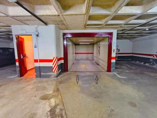 Rent Car parking in Avinguda general marvá 18. Para coche pequeño