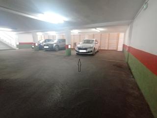Aparcament cotxe en Carrer del cid 10. Plaza de garaje para coche grande/largo y moto
