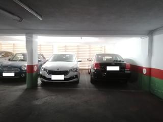 Parking voiture à Carrer del cid 10. Plaza de garaje para coche grande/largo y moto