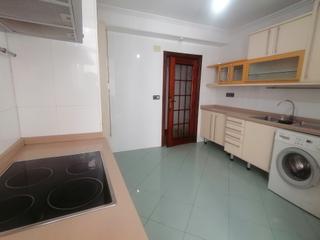 Appartement  Avinguda eusebi sempere. Vivienda de amplias dimensiones y poco pasillo