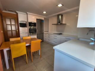 Location Appartement  Carrer nadadora carmen soto. Gran terraza y vistas despejadas-mar