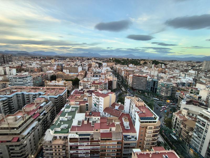 Foto c7789904-be38-4832-b20e-259093326762. Alquiler estudio en calle poeta vila y blanco 12 céntrico y vistas despejadas en Alicante