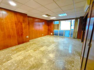 Ufficio  Calle reyes católicos. Oficina exterior con posibilidad de rótulo en calle comercial