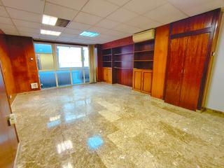 Oficina  Calle reyes católicos. Posibilidad de rótulo en calle comercial