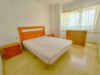 Rent Flat in Carrer arquitecto morell 17. Vivienda luminosa con plaza de garaje