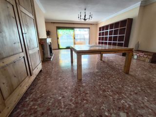 Piso en Carrer italia 30. Vivienda grandes dimensiones con garaje y trastero