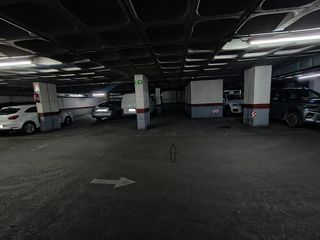 Lloguer Aparcament cotxe a Carrer parís 2. Coche mediano