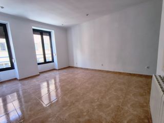 Miete Etagenwohnung  Carrer pintor agrasot. Todo exterior  en calle céntrica y tranquila