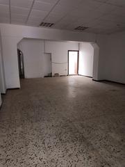 Local Comercial en Centro. Local comercial convertible en vivienda