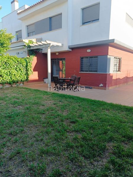 Foto 5b202966-14b7-4dc7-8e8d-c0e9f80a79d9. Casa adossada amb aparcament a Casines Puerto Real
