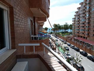 Apartament  Calle amplaries. Piso a pie de playa con impresionantes vistas al mar