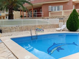 Chalet  Dels traginers. Chalet luminoso y espacioso en venta un oasis de confort y elega