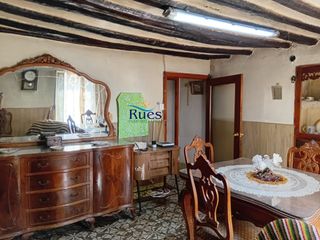 Casa  Calle vinaroz de. Casa de pueblo con encanto y ubicación estratégica en tirig