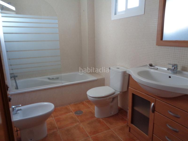 Foto b7cc2fc1-5773-4138-8fd6-d3cbd3f0ddca. Casa adossada amb calefacció aparcament a San García Algeciras