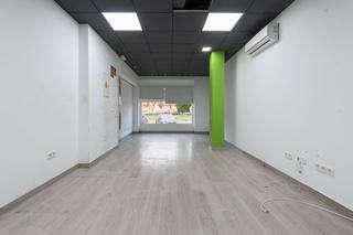 Local Comercial en Avenida venecia - pol sta ana 19. Local en el póligono de santa ana