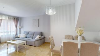 Casa adosada en Calle tucan  5. Magnifico duplex en pozo estrecho con piscina comunitaria!!!