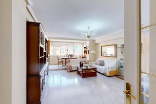 Etagenwohnung  Calle tierno galvan 34. Tu nuevo hogar te espera! amplia y luminosa vivienda en tierno g