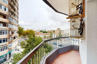 Appartamento  Calle tirso de molina. Amplia  vivienda y todo exterior y en esquina en el paseo alfons