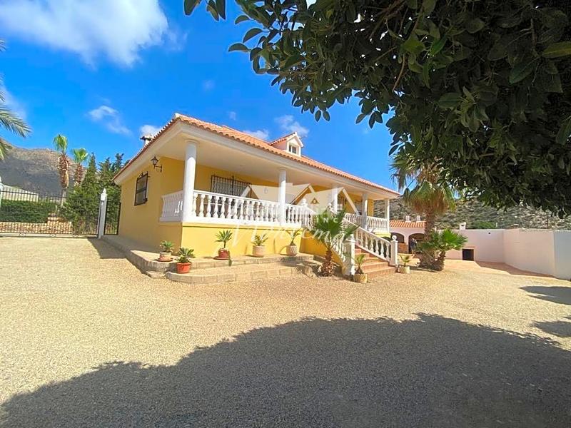 Foto b3972614-6ff4-4a2f-bc26-169082bb9640. House in San Juan de los Terreros