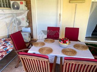 Location Rez-de-chaussée  De las acacias. Alquiler bajo en las yucas con amplia terraza de septiembre a ju