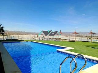 Pis  Urb calarreona. Amplio piso con terraza y vistas al mar  a un paso de la playa