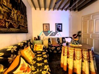 Casa  Ramón y cajal. Oportunidad única en el centro! casa de planta baja con patio y