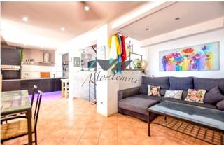 Casa  Vista hermosa. Vive el encanto de una auténtica casa de pueblo con vistas al ma