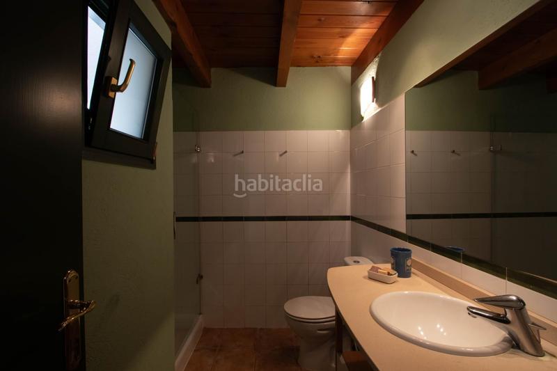 Foto fce610df-cf8b-4fc7-8619-e4c03cb34136. Casa adosada unifamiliar estilo ingles en Centre Sabadell