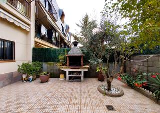 Casa adossada a Les Arenes - La Grpia - Can Montllor. Unifamiliar adosada con estudio 55 m2