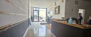 Lloguer Local Comercial a Zona Esportiva. Local comercial