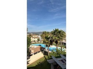 Appartement à Caleta de Velez. Amplio piso con terraza, garaje y zonas comunes en baviera golf