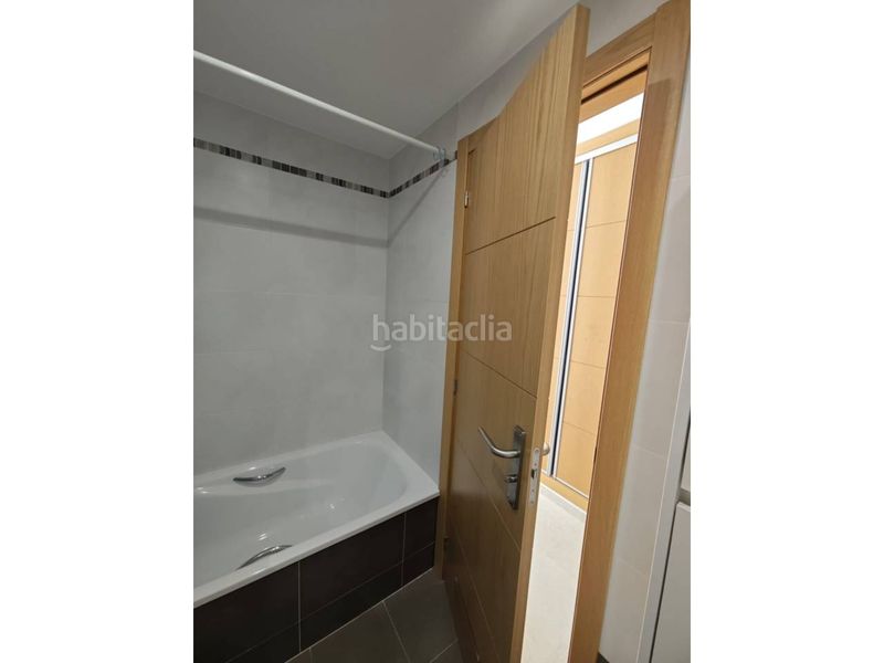 Foto ae6dca3e-227d-4fdf-8e90-4bf7522281e0. Pis amb aparcament a Caleta de Velez