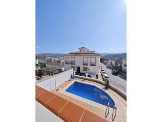 Casa aparellada a Alcaucín. Chalet pareado en el puente de salia alcaucín