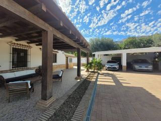 Chalet in Periana. Finca con piscina