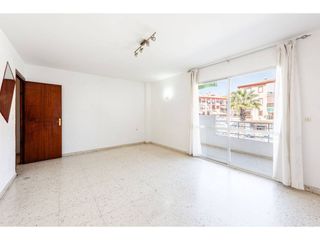 Flat  Avenida andalucía. Piso en caleta de vélez