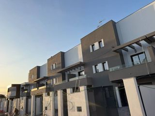 Semi detached house in Calle clavel 1. Última vivienda disponible en marinsa brisa