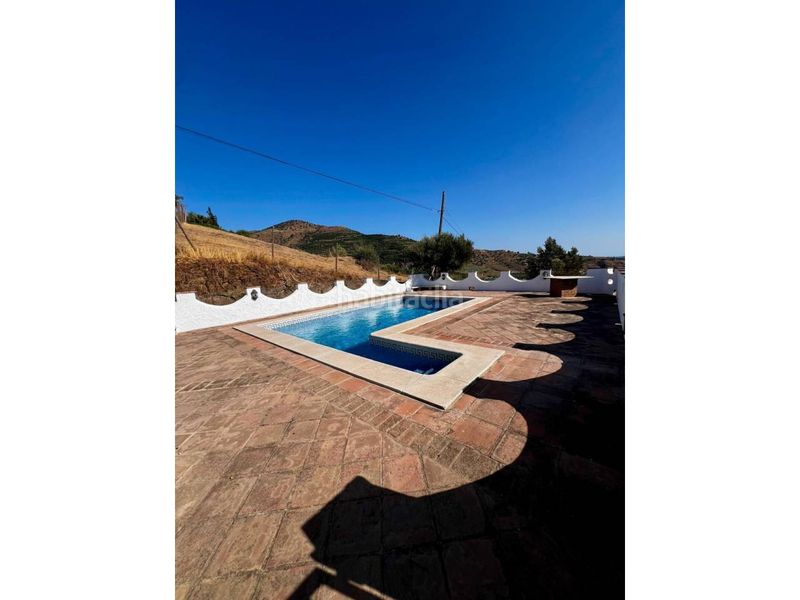 Foto e266d385-f160-491b-b8ee-7e77c68e7759. Casa amb aparcament piscina a Viñuela