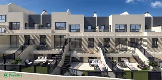 Casa adossada a Calle londres 4. Chalet con jardin en nerja