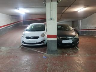 Aparcament cotxe  Carrer de torns. Dos plazas de parking para coche y moto